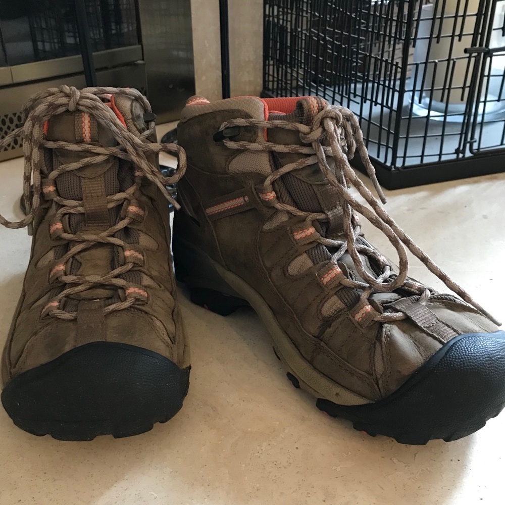 Keen Targree hiking ankle boots